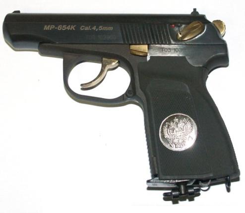 Пневматический пистолет Макарова МР 654К в подарочном исполнении с гербом и флагом России