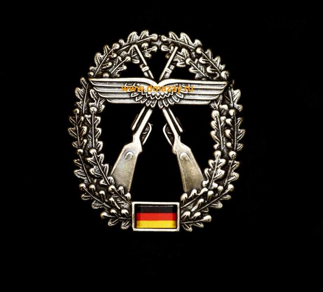 Значок BW кокарда Bundeswehr Бундесвера на берет Luftwaffensicherungstruppe подразделения охраны аэродромов ВВС НАТО металл патина Германия MFH 36021X